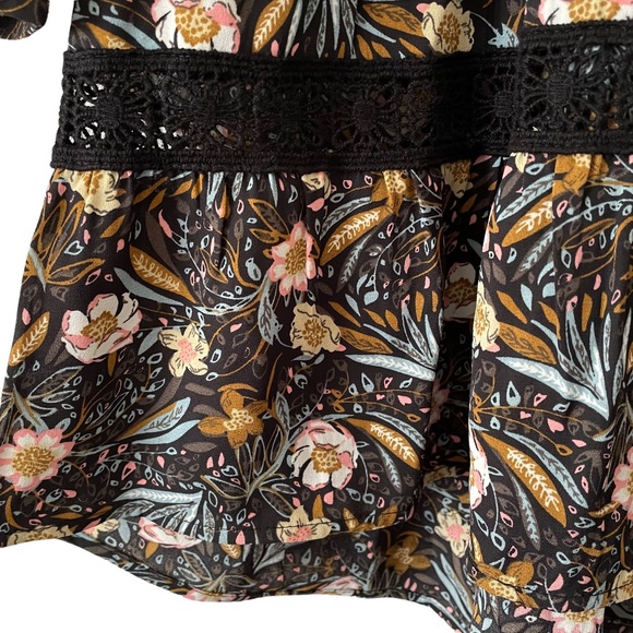 DR2 V-Neck Floral Tunic Top Ruffles Embroidered Trim Tassel Tie 3/4 Sleeve - Picture 5 of 11